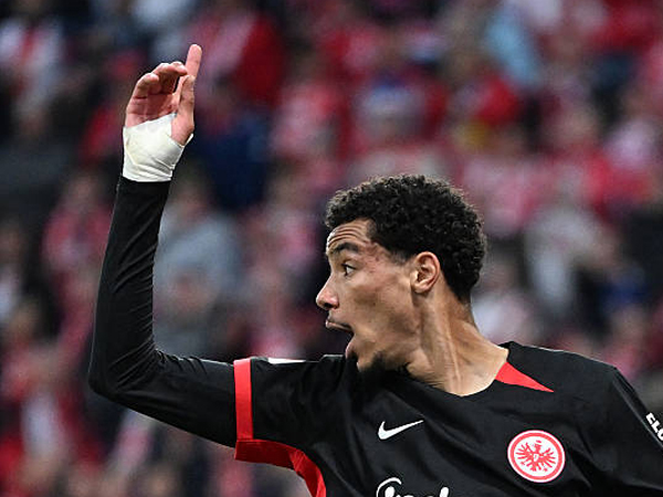 Eintracht Frankfurt Bersedia Lepas Hugo Ekitike, Liverpool Siaga Satu