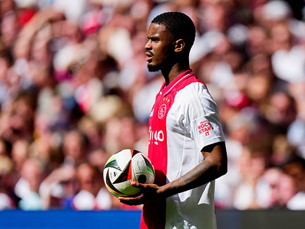 Liverpool Baru Sekadar Pantau Situasi Jorrel Hato, Ga Takut Disalip?