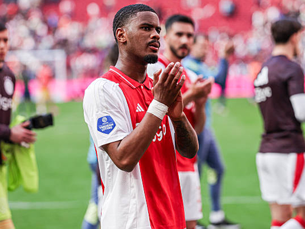 Liverpool Lirik Jorrel Hato Sebagai Alternatif Milos Kerkez