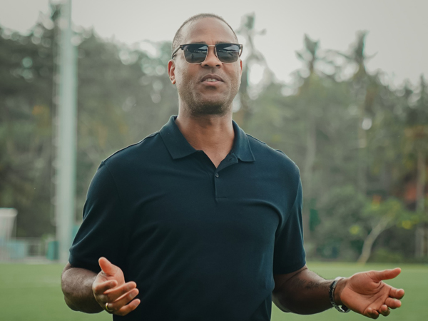 Pelatih timnas Indonesia, Patrick Kluivert saat berkunjung ke pusat pelatihan Bali United