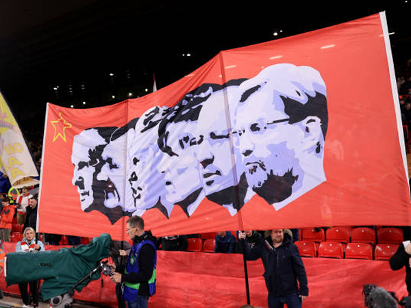 Wajah Arne Slot Akan Menghiasi Banner Legendaris Liverpool