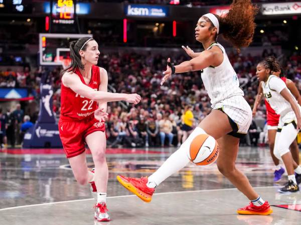 Caitlin Clark (Indiana fever) dan Angel Reese (Chicago Sky). (Foto: AP)