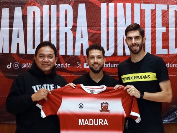 Dua pemain Madura United, Iran Junior dan Pedro Monteiro resmi mendapat perpanjangan kontrak