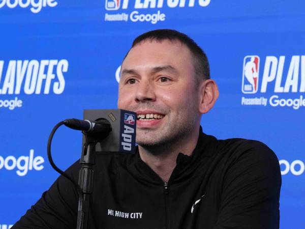 Penunjukan David Adelman sekarang memberikan arah yang jelas bagi franchise ini karena mereka ingin memanfaatkan tahun-tahun terbaik Nikola Jokic. (Foto: AP)