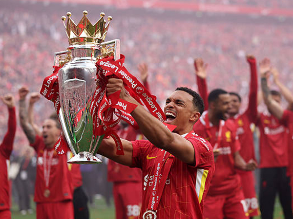 Alexander-Arnold Tinggalkan Liverpool dengan Kepala Tegak, Slot Bangga