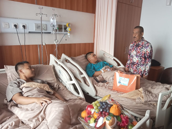Umuh Muchtar mengutuk keras penyalaan flare oleh oknum Bobotoh