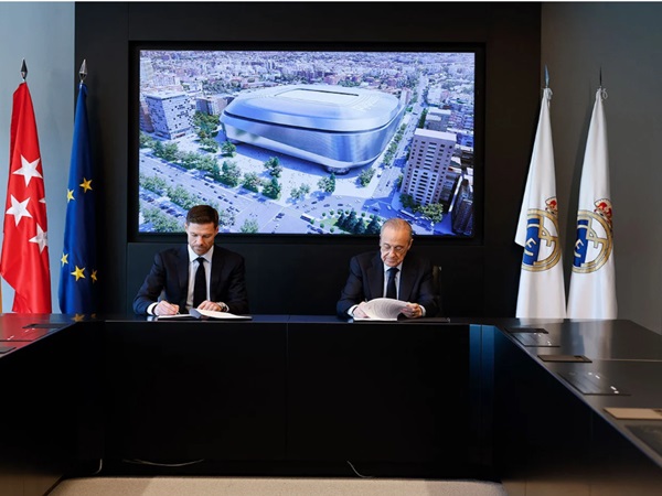 Florentino Perez Menyambut Kedatangan Xabi Alonso