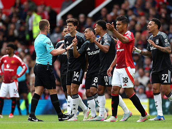 Gol Dianulir Wasit Thomas Bramall, Aston Villa Ajukan Protes