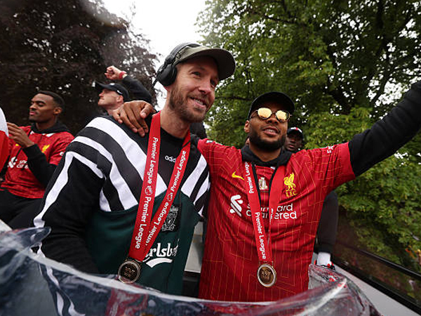 Diminta Virgil van Dijk, Calvin Harris Jadi DJ Parade Trofi Liverpool