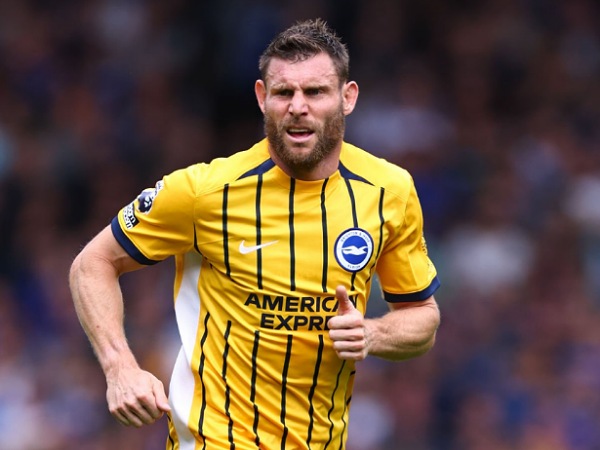 Pemain veteran Brighton, James Milner