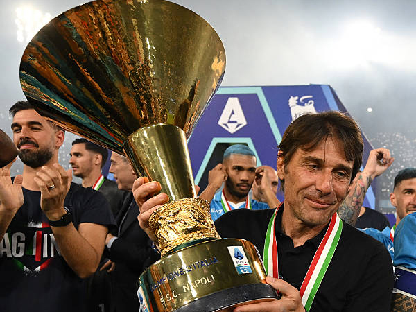 Legenda Italia Ingin Antonio Conte Bertahan Lebih Lama di Napoli
