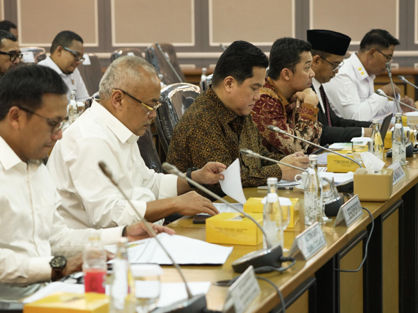 Ketum PSSI, Erick Thohir saat hadir dalam rapat kerja DPR RI terkait naturalisasi calon pemain timnas putri Indonesia
