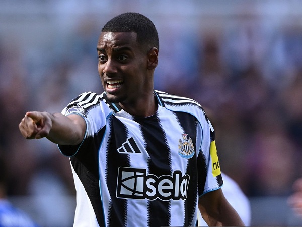 Situasi Alexandre Isak dikomentari oleh legenda Newcastle United, Alan Shearer
