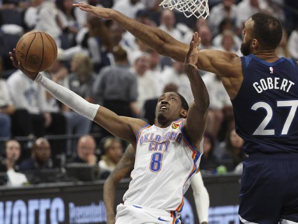Bintang Thunder Jalen Williams (kiri) mencetak 34 poin dalam kemenangan Thunder di Game 4 versus Timberwolves. (Foto: AP)
