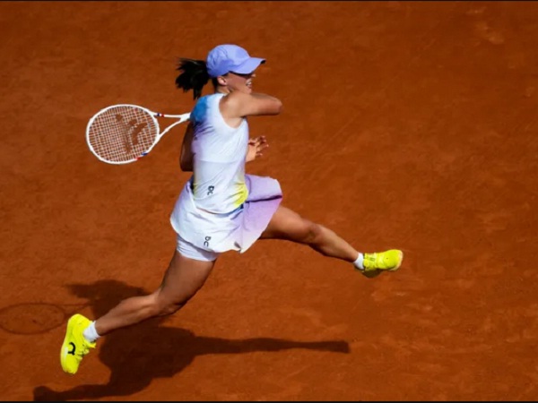 Hasil French Open: Iga Swiatek Pertahankan Dominasi Atas Emma Raducanu