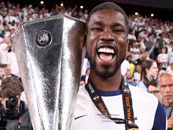 Defender Tottenham
