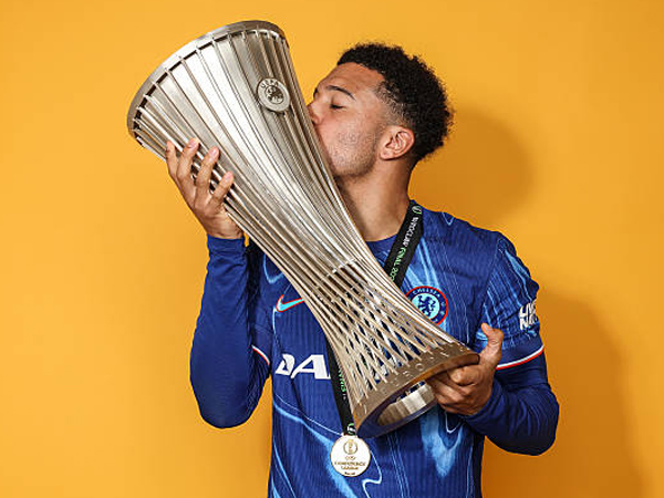 Chelsea dan Manchester United Bahas Transfer Permanen Jadon Sancho