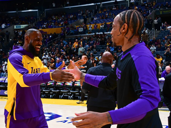 DeMar DeRozan bela LeBron James yang terus menerus dihujat.