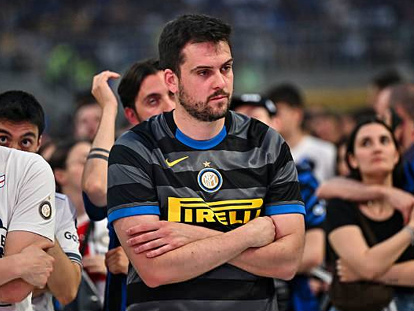 Kalah Telak di Final Liga Champions, Inter Milan Disambut Satu Suporter
