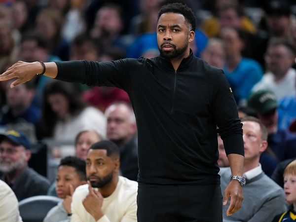 Johnnie Bryant dan Jordan Ott adalah dua finalis untuk head coach Phoenix Suns.