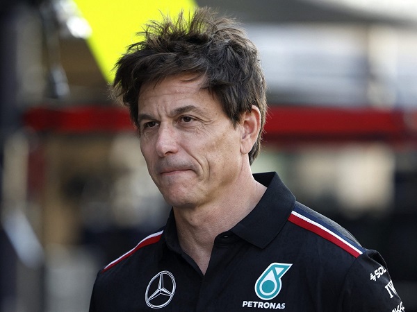 Max Verstappen dikecam Toto Wolff usai senggol George Russell.