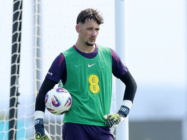 Chelsea membidik kiper Burnley, James Trafford