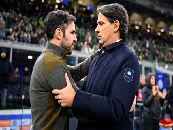 Direktur Olahraga Inter Milan dilaporkan terbang ke London, Inggris untuk bertemu langsung dengan Cesc Fabregas, membahas peluang sebagai calon pengganti Simone Inzaghi / via Getty Images