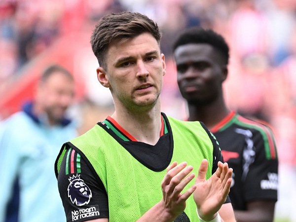Kieran Tierney resmi berpisah dengan Arsenal