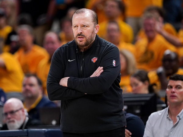 New York Knicks lengserkan Tom Thibodeau dari kursi kepelatihan.