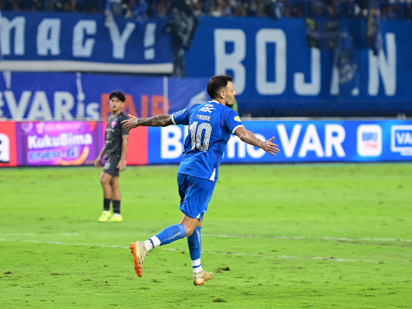 Gelandang Persib, Tyronne del Pino
