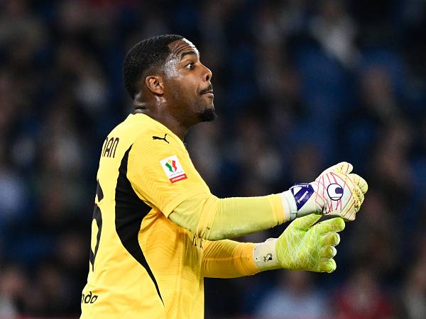 Terlalu Rendah, AC Milan Tolak Tawaran Chelsea untuk Mike Maignan