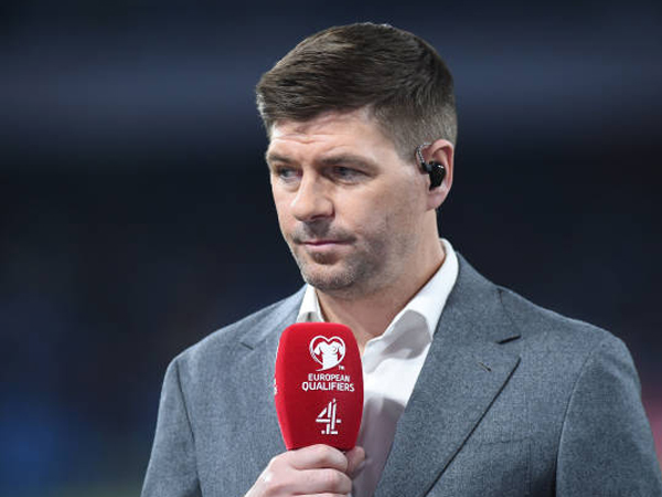 Steven Gerrard Ingatkan Liverpool Akan Ancaman City dan Arsenal
