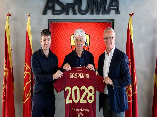 Gian Piero Gasperini resmi diperkenalkan sebagai manajer anyar AS Roma pada hari ini (6/6) dan diikat kontrak tiga musim hingga 30 Juni 2028 / via AS Roma Official