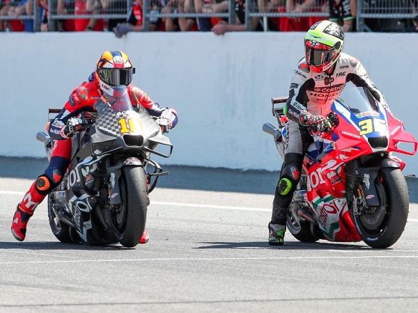 Joan Mir pilih cuek tanggapi rumor Luca Marini.