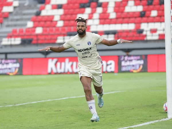 Penyerang Persita Tangerang, Marios Ogkmpoe resmi dilepas