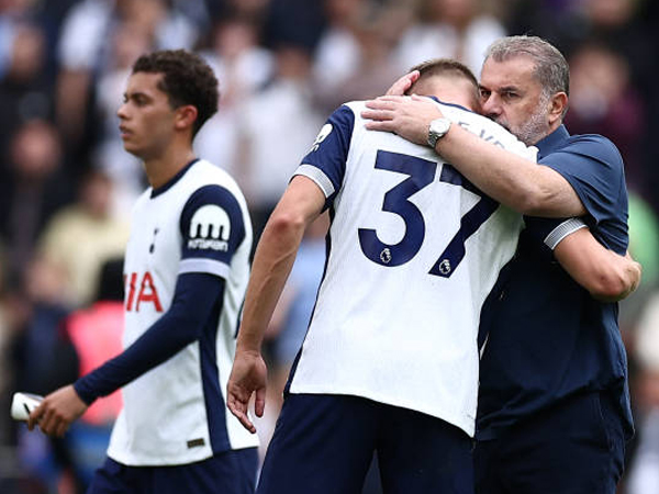 Micky van de Ven Kenang Peran Besar Ange Postecoglou di Tottenham