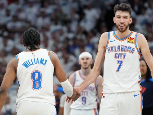Chet Holmgren (kanan) dan Jalen Williams. (Foto: AP)