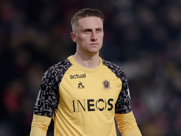 Aston Villa mengindetifikasi kiper Nice, Marcin Bulka