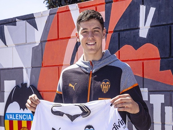 Tena gabung Atletico Madrid