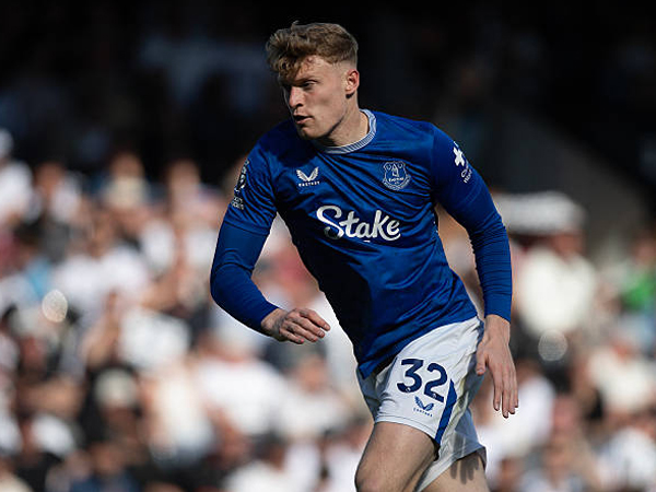 Banyak Godaan Transfer, Everton Didesak Pertahankan Jarrad Branthwaite