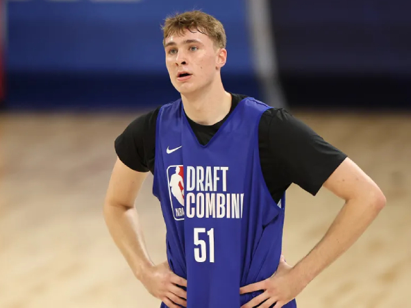 Kemampuan serba bisa Cooper Flagg, yang menggabungkan postur tubuh, atletis, dan fleksibilitas, dibandingkan dengan legenda Duke dan Hall of Famer Grant Hill. (Foto: AP)