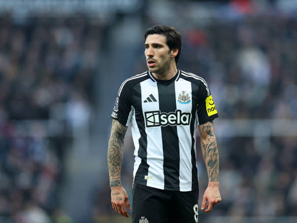 Newcastle United Tak Tergoda Tukar Sandro Tonali dengan Douglas Luiz
