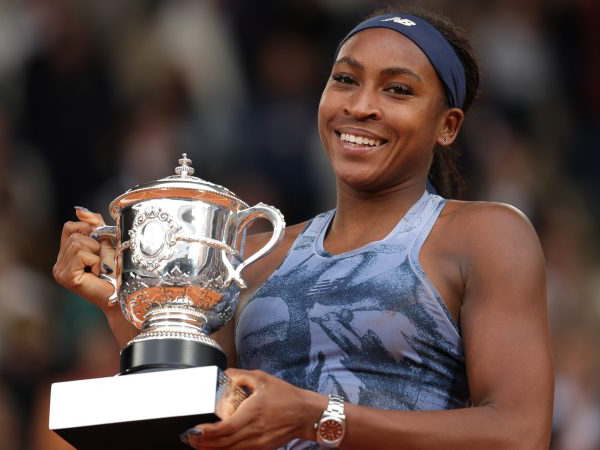 Coco Gauff menjadi wanita Amerika termuda yang memenangkan gelar di Roland-Garros sejak Williams yang berusia 20 tahun menang pada 2002. (Foto: AP)