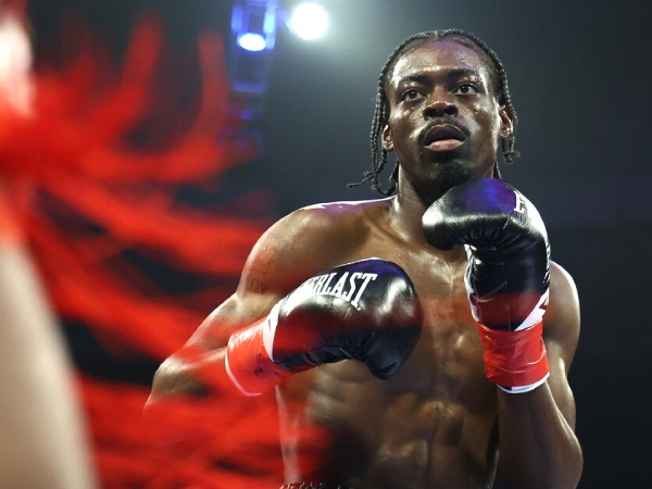 Keyshawn Davis dan saudaranya, Keon, disebut menyerang Nahir Albright di belakang panggung. (Foto: Fight TV)