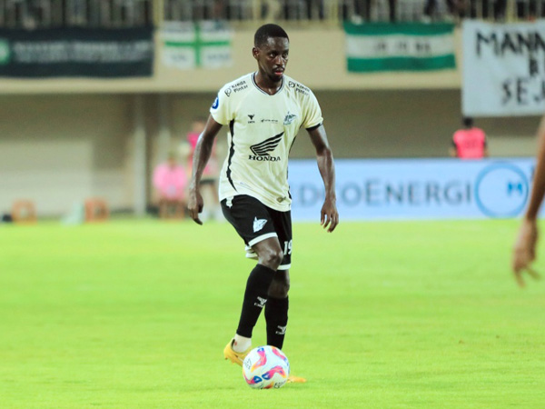 Gelandang asal Senegal, Latyr Fall resmi meninggalkan PSM Makassar