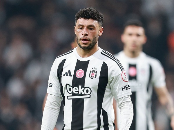 Leicester City mengincar gelandang Besiktas, Alex Oxlade-Chamberlain