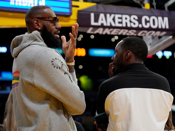 Rich Paul belum tahu kepastian berapa lama LeBron James akan bermain.