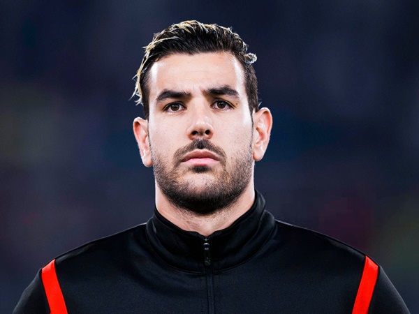 Defender incaran Atletico Madrid