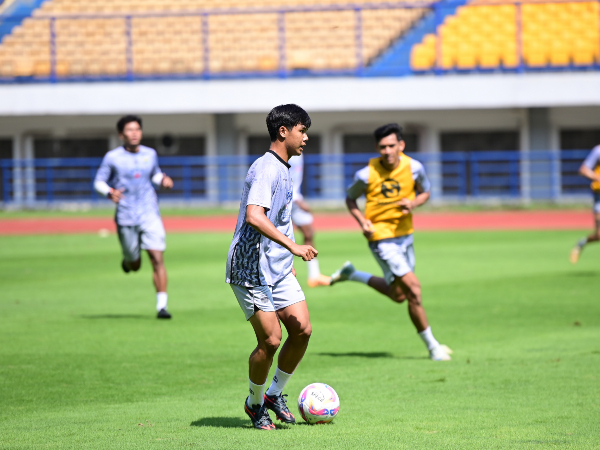 Gelandang muda Persib, Nazriel Alvaro