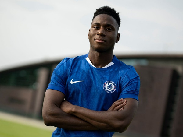 Gelandang anyar Chelsea, Dario Essugo